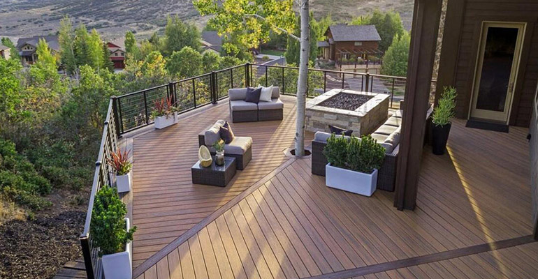 Outdoor-Raised-Deck