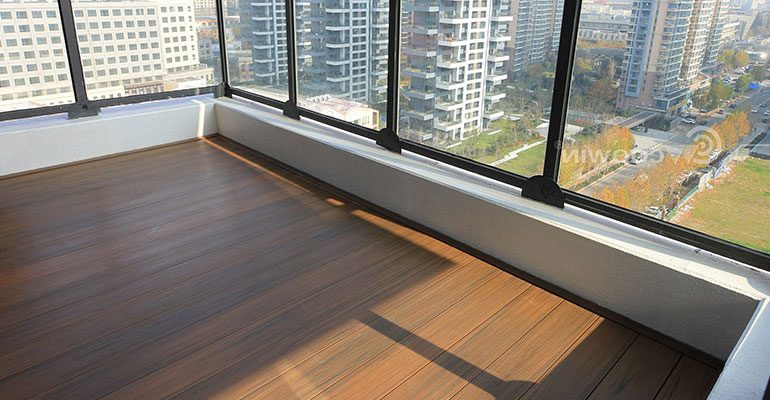 small-backyard-deck