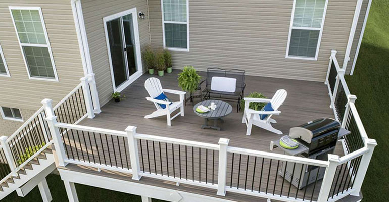 Deck-Colors-for-White-Houses