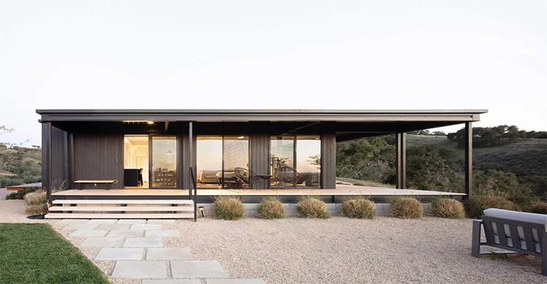 Composite decks with steps