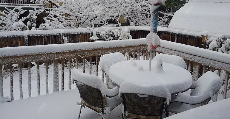 Composite decking snow removal